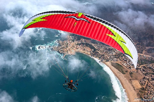 MACPARA Samurai武士高性能的高端纯动力滑翔伞 Gran Turismo 或赛车风格的动力伞  Samurai 是我们全新的高端性能滑翔伞，专为经验丰富的动力飞行员而设计！