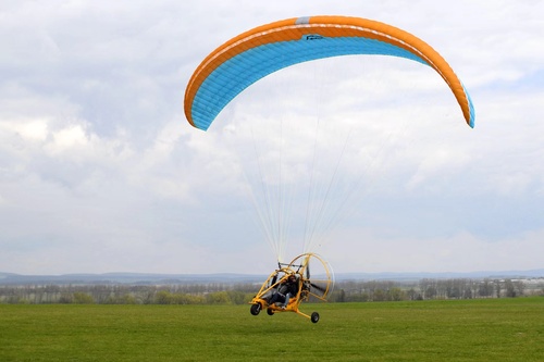 MACPARA T-Ride T-骑士动力双人伞 低油耗易起飞！刚性强！稳定性好！以及高效的巡航速度！  T-Ride 是一款专为重型轮式伞车设计的滑翔伞。